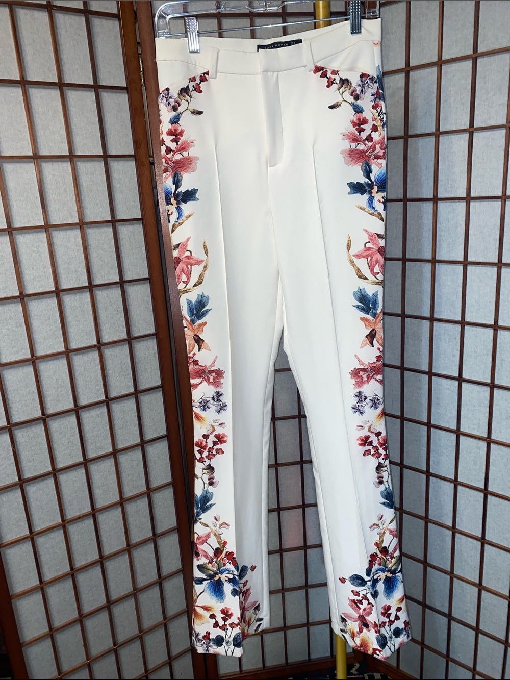 Zara Woman Cream Colored Straight-Leg Pants with Floral Side Trim - Picture 3 of 6